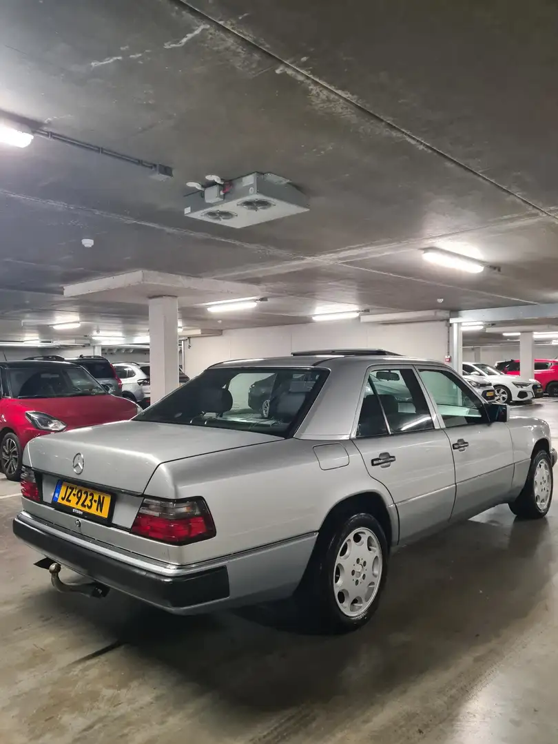 Mercedes-Benz E 300 4Matic Gri - 1