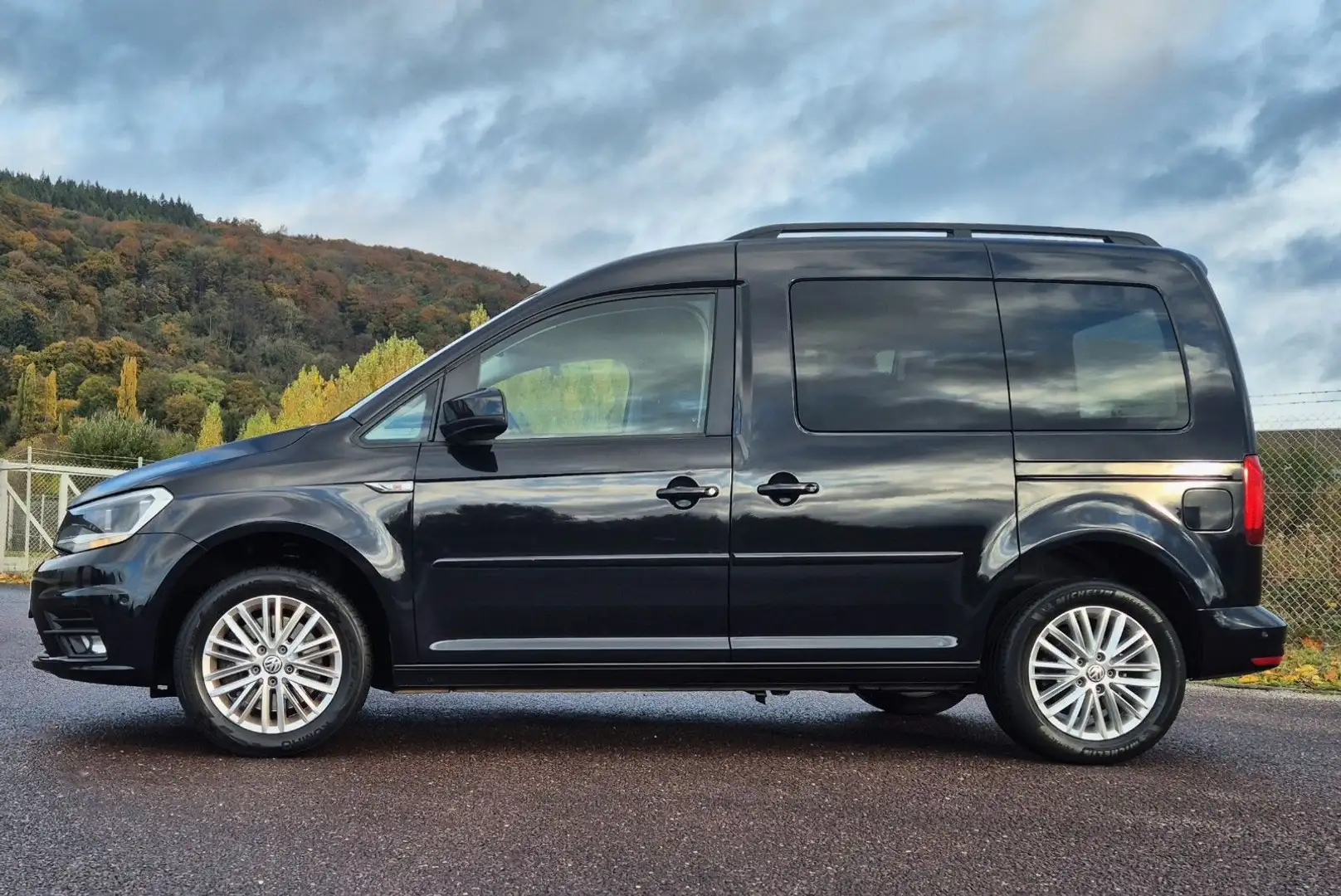 Volkswagen Caddy 1.4 TSI Comfortline, DSG, Navi, AHK. Schwarz - 2