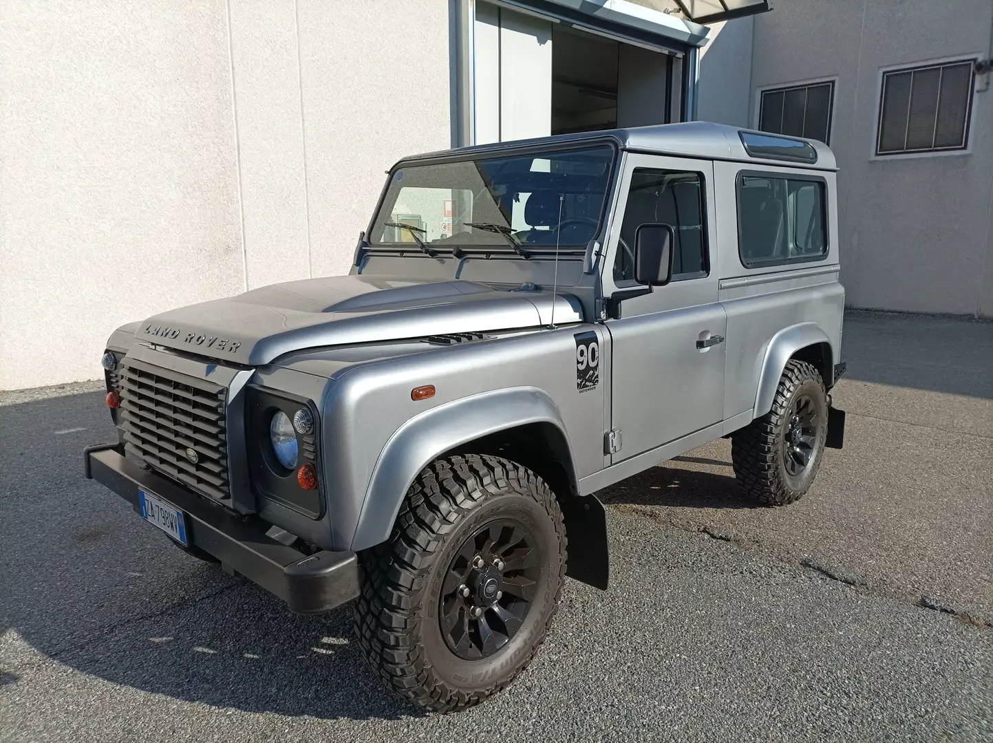 Land Rover Defender Defender VI 2007 90 90 2.4 td SE SW Grigio - 1