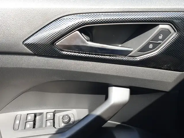 Volkswagen T-Cross view 8