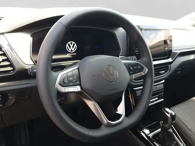 Volkswagen T-Cross view 9