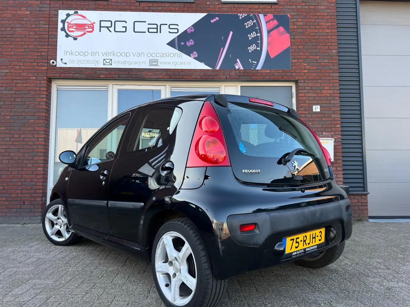 Peugeot 107 1.0-12V XS / 5DRS / Airco / NAP / Toerenteller Zwart - 2