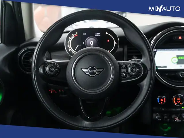 Mini Hatch view 12