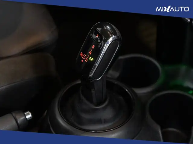 Mini Hatch view 13