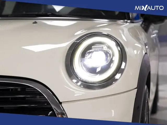 Mini Hatch view 10