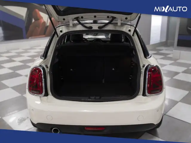 Mini Hatch view 7