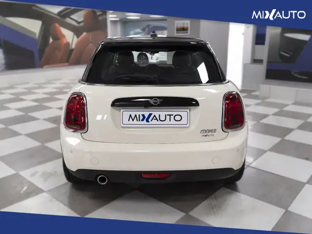 Mini Hatch view 4