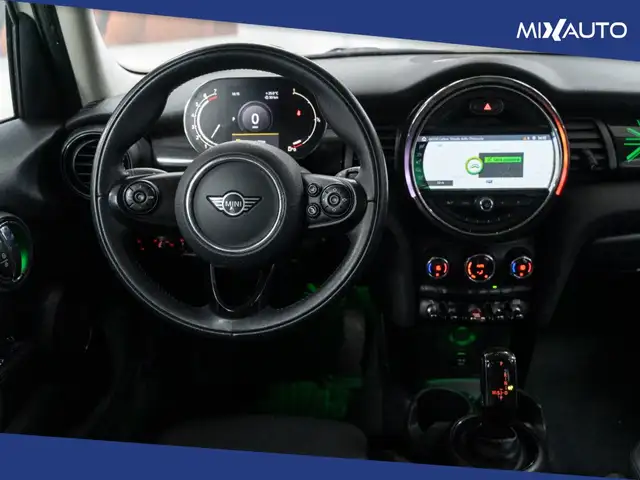 Mini Hatch view 11