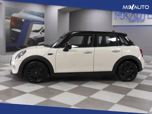 Mini Hatch view 3