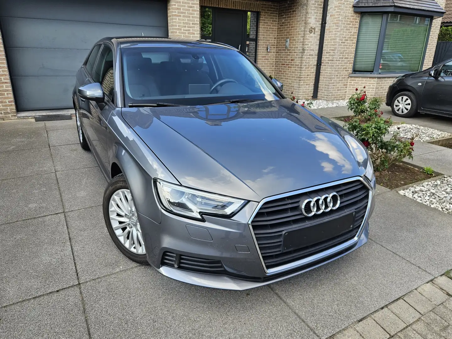 Audi A3 1.0 TFSI / NAVI / CRUISE / PARK ASSIST /*TOP DEAL* Grijs - 2