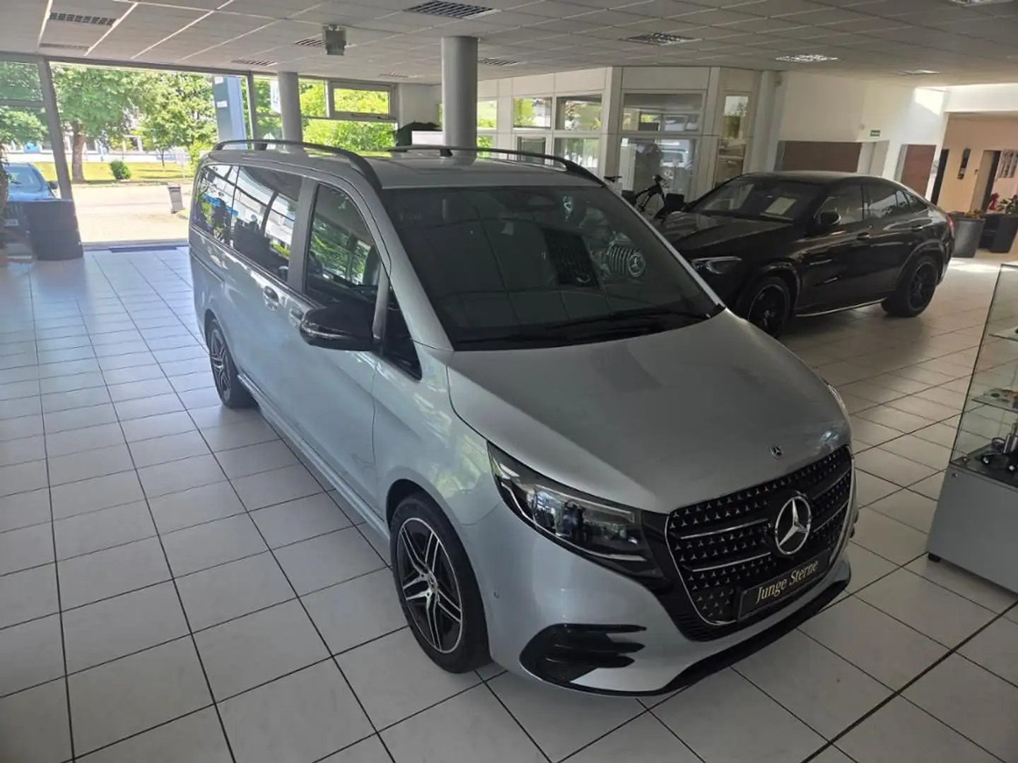 Mercedes-Benz V 250 d 4M MOPF AMG Line AVANTGARDE L AHK Distro Silber - 2