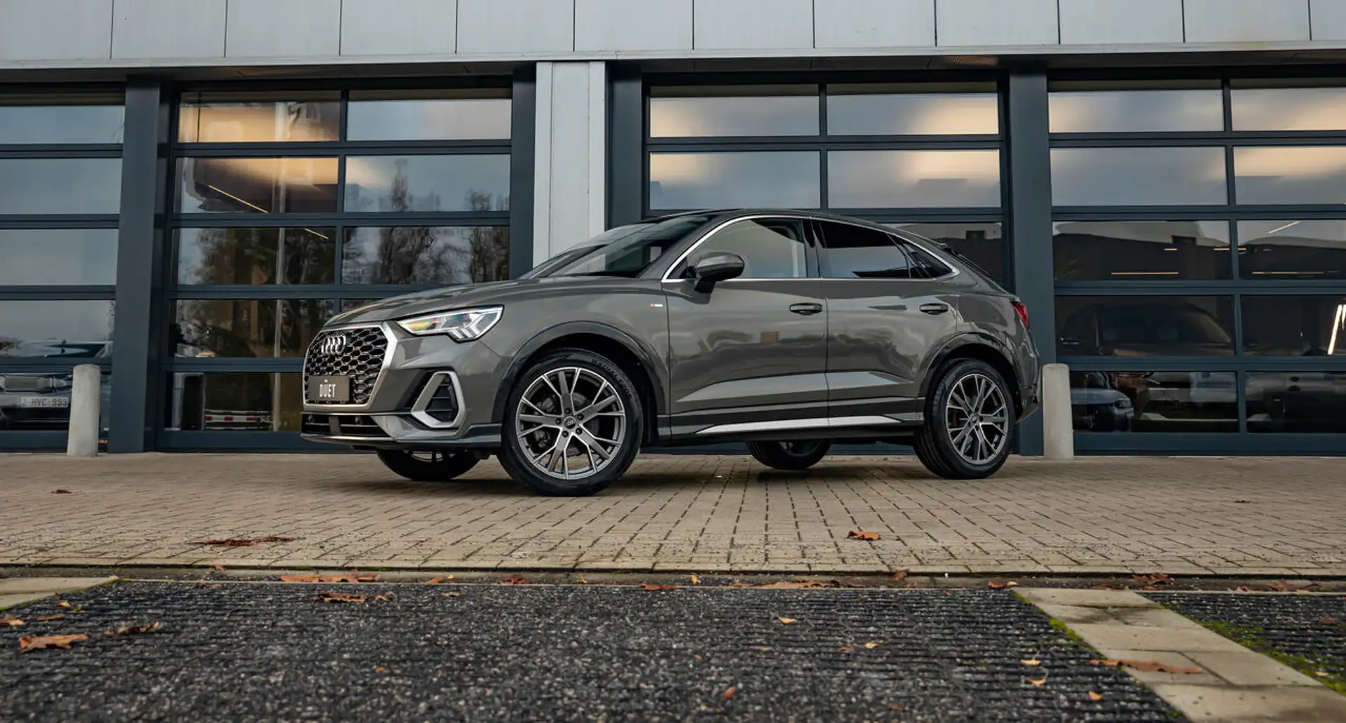 Audi Q3 35 TFSI | Sportback 150pk | Pano | Dodehoeksens... Grijs - 1
