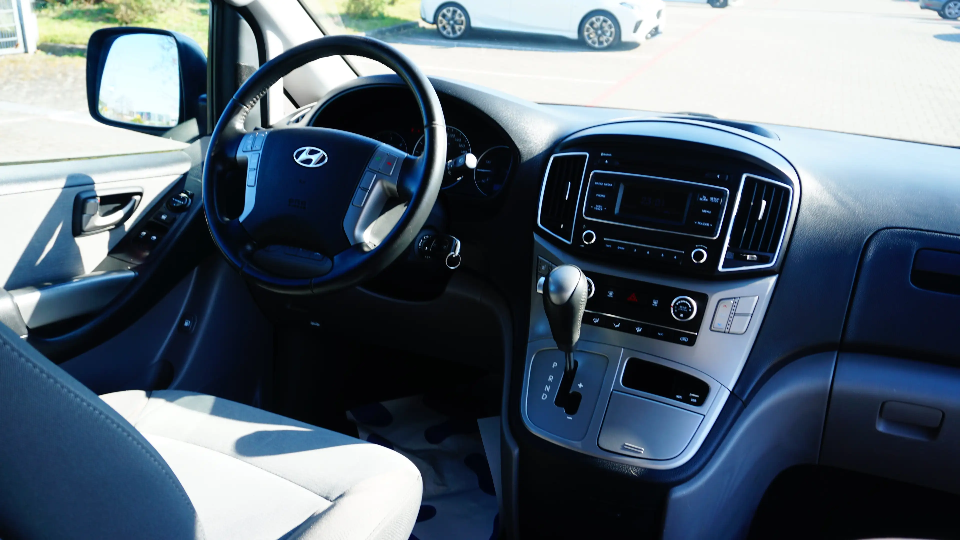 Hyundai H-1 PDC/8xSITZER/SHZ/R.KAMERA/KLIMA/AHK/USB — photo 7