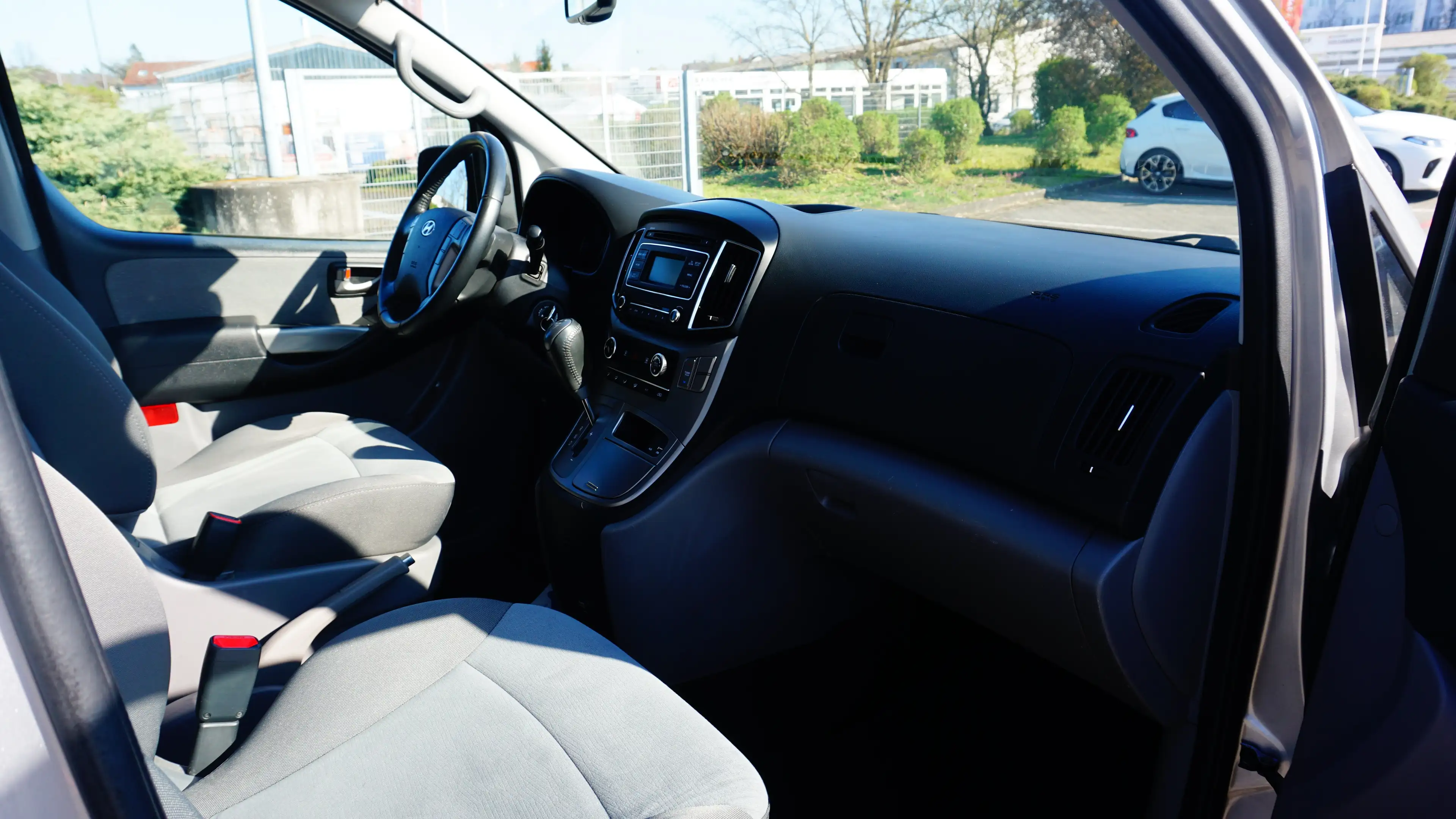 Hyundai H-1 PDC/8xSITZER/SHZ/R.KAMERA/KLIMA/AHK/USB — photo 8