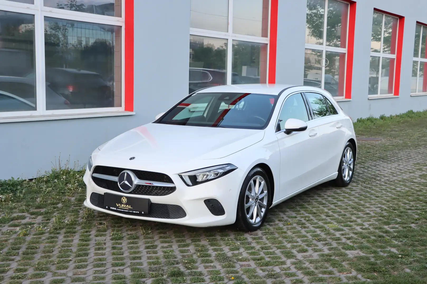 Mercedes-Benz A 180 A 180 d DCT Aut. | NAVI | RFK | LED | Weiß - 2