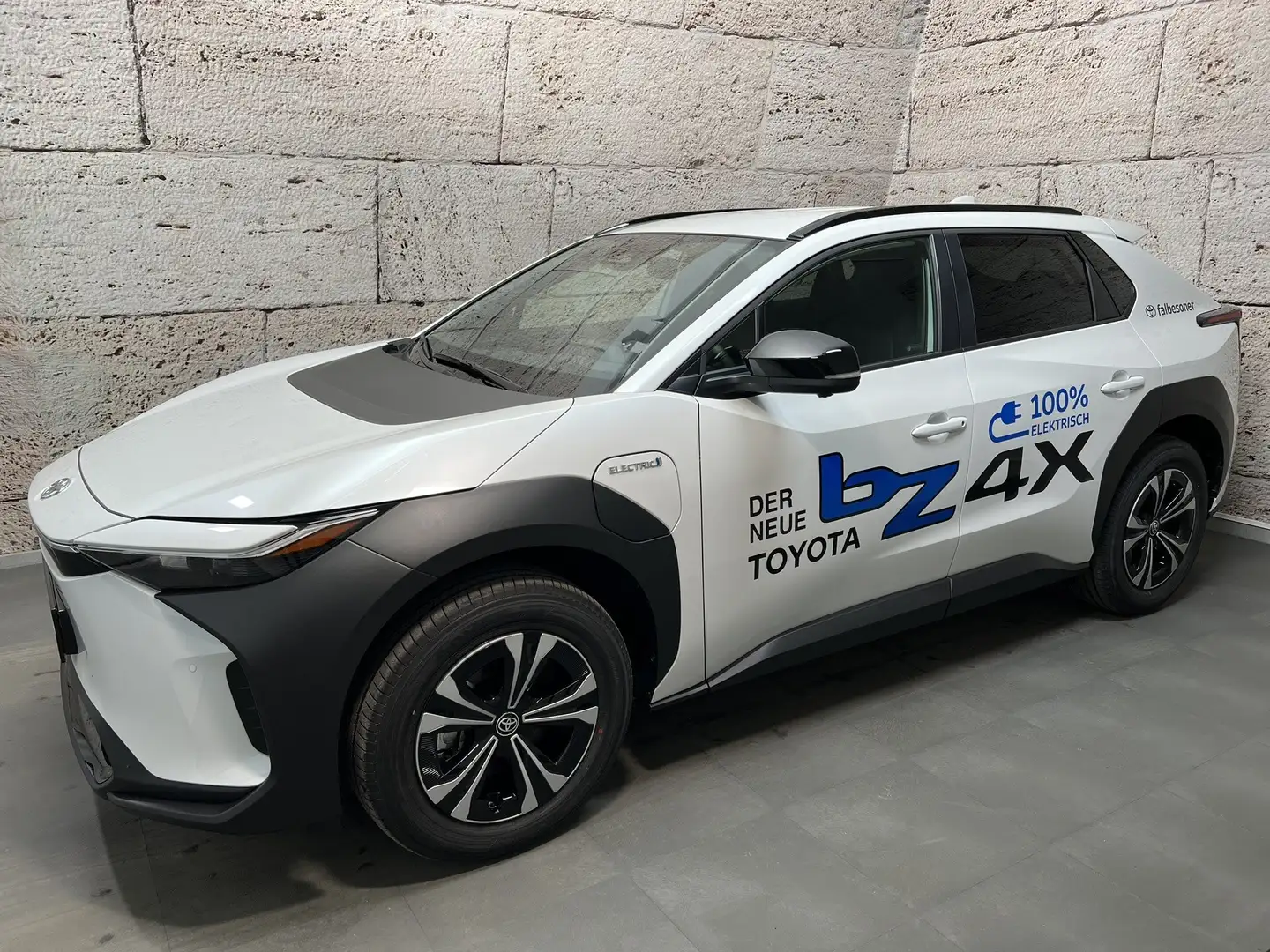 Toyota bZ4X Allrad Elektro 71,4kWh + Comfort Белый - 2