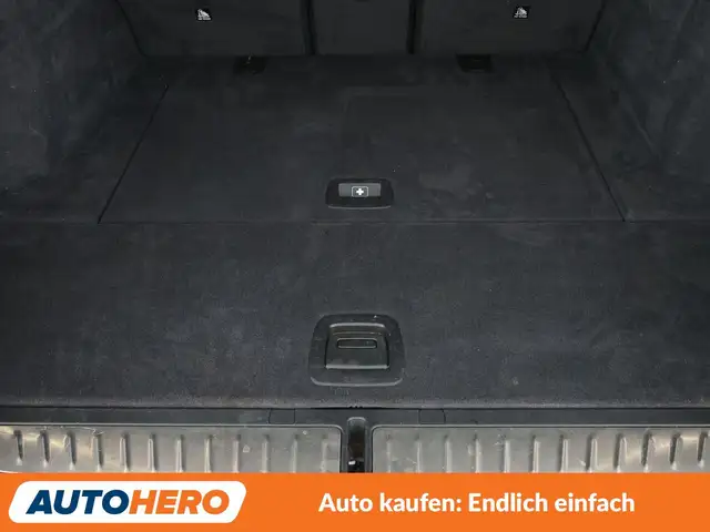 BMW 5 Series view 17