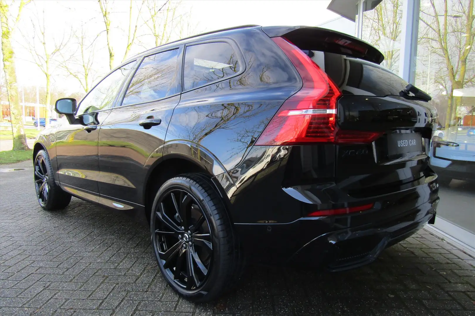 Volvo XC60 T6 Plug-In Hybrid 350pk Aut AWD Plus Black Edition Zwart - 2