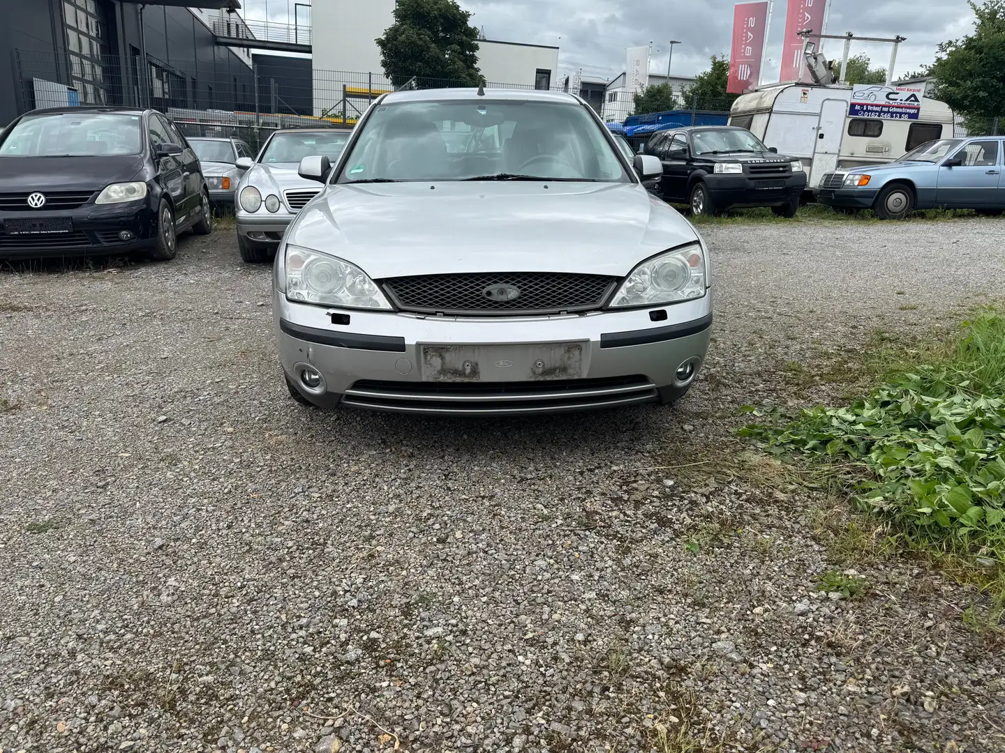 Ford Mondeo 2.0 Futura Серый - 1