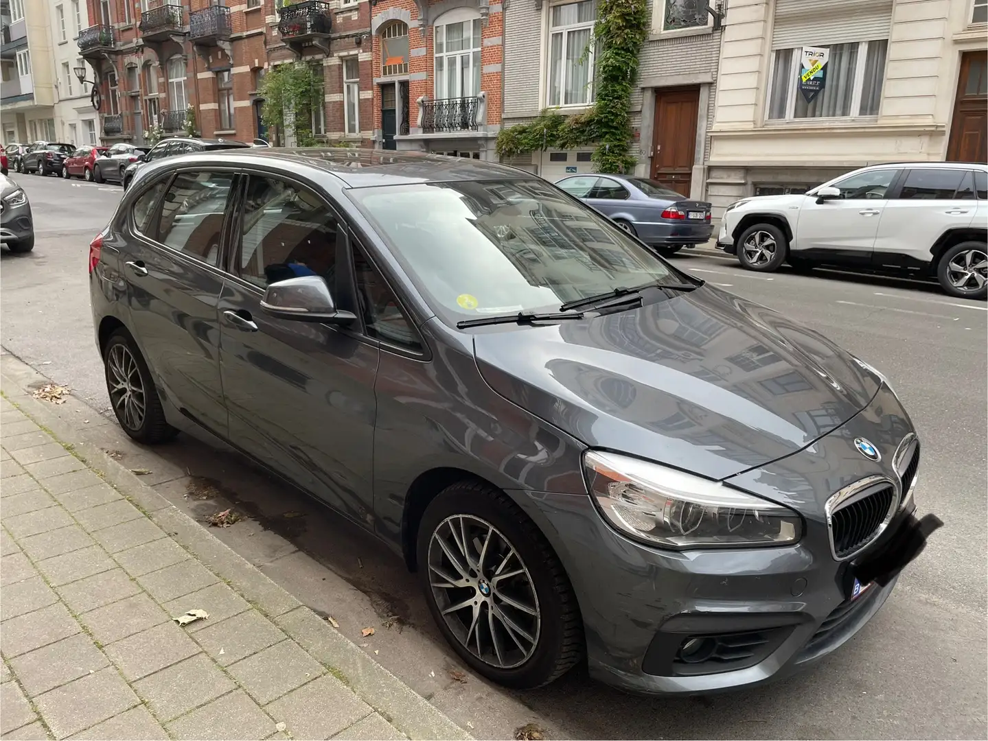 BMW 218 Active Tourer 218d 150 ch Business A Gris - 1