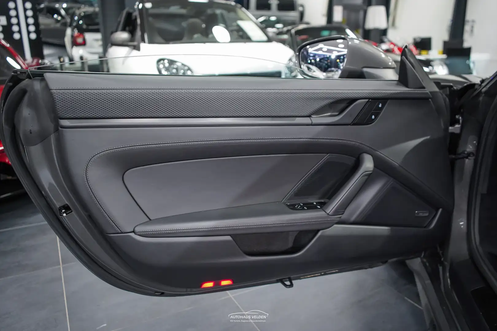 Porsche 992 911 Carrera Coupe GT3 Touring PDK Touring Grau - 2