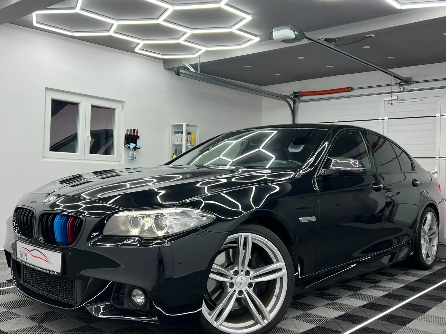 BMW 530 d Lim. M SPORT/Bi-XENON/NAVI/2.HAND Zwart - 1