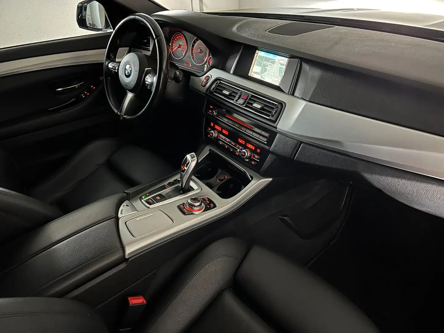 BMW 530 d Lim. M SPORT/Bi-XENON/NAVI/2.HAND Zwart - 2