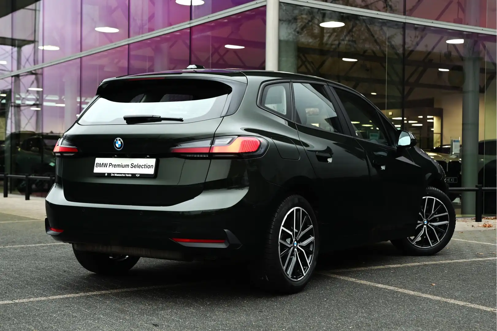 BMW 225 2 Serie Active Tourer 225e xDrive Automaat / Sport Zelená - 2