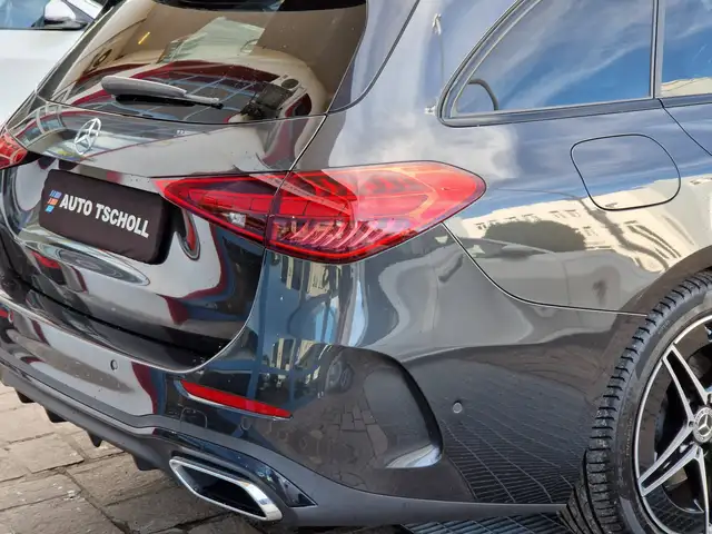 Mercedes-Benz C-Class view 5