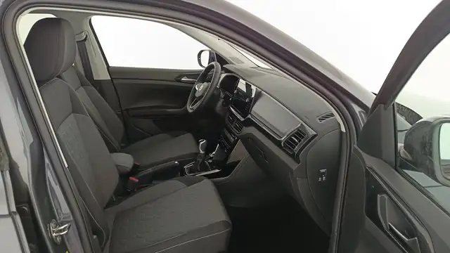 Volkswagen T-Cross view 11