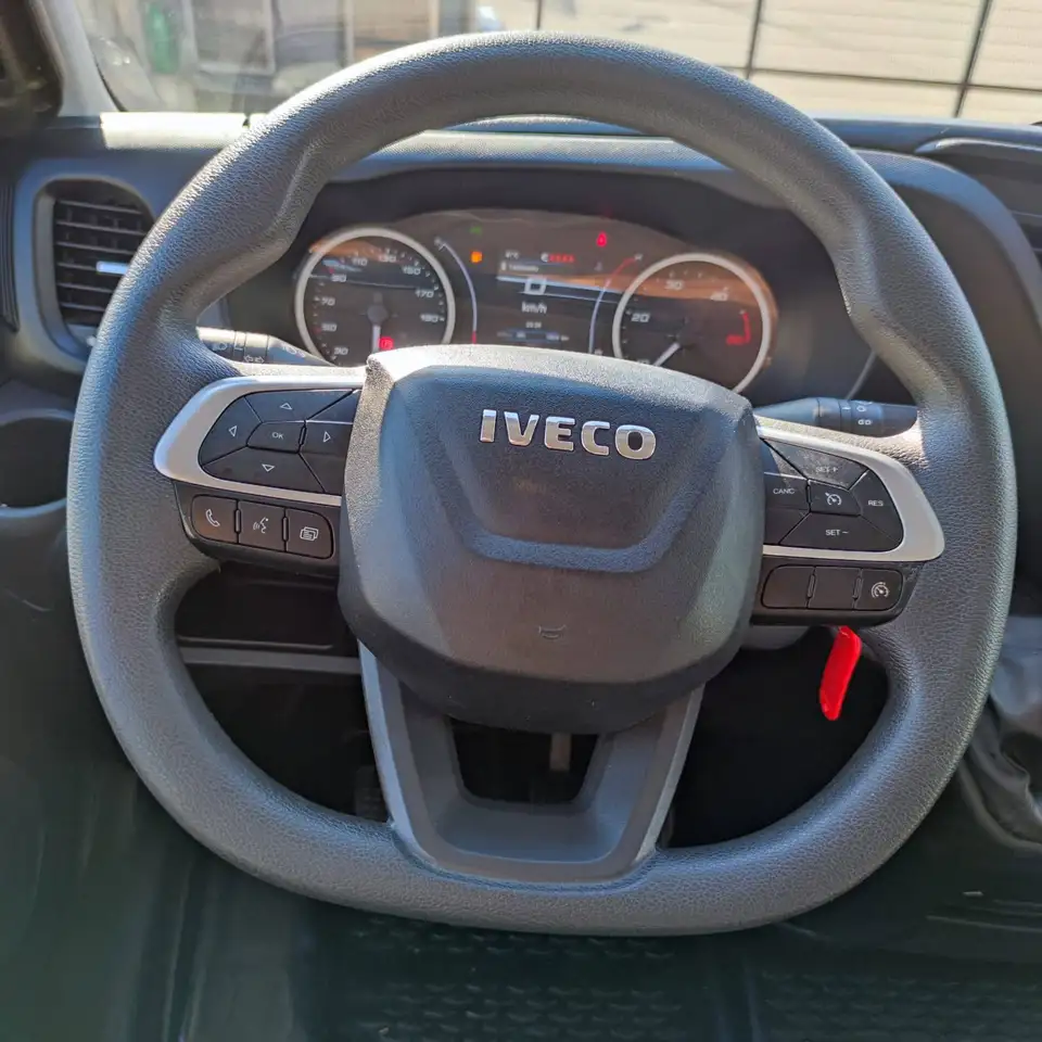 Iveco Daily 2023 — фото 10