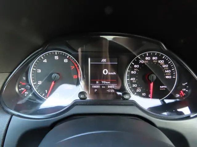 Audi Q5 view 12