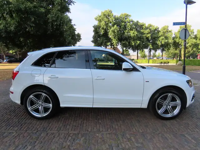 Audi Q5 view 3