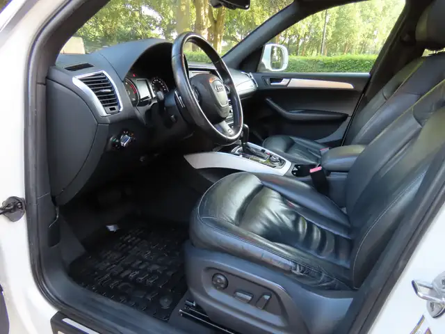 Audi Q5 view 8