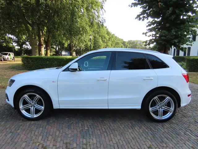 Audi Q5 view 2