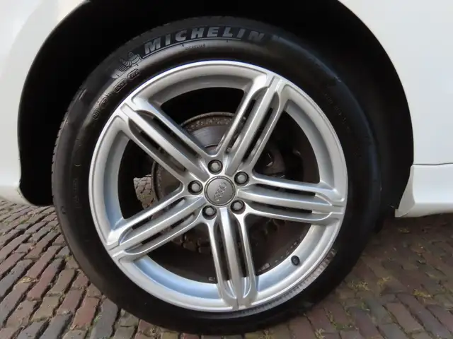 Audi Q5 view 21
