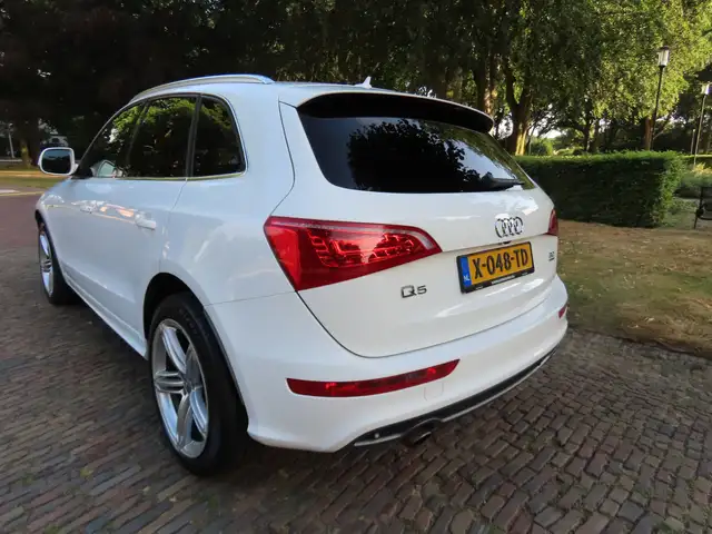 Audi Q5 view 4