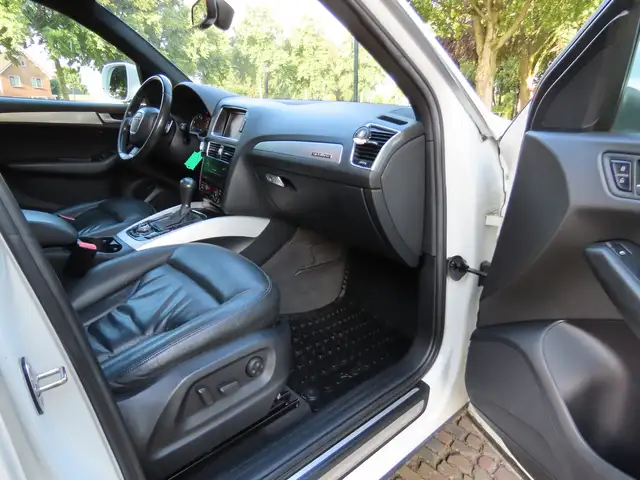 Audi Q5 view 9