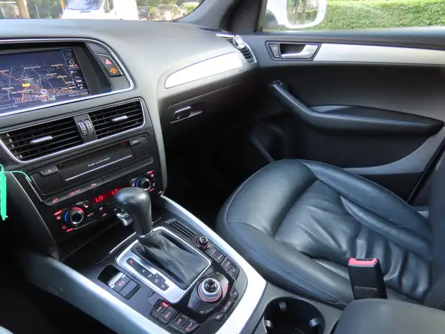 Audi Q5 view 16