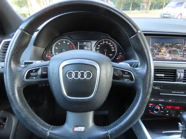 Audi Q5 view 13