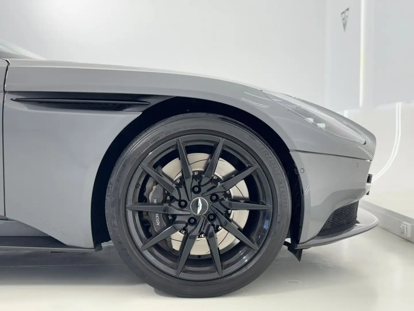 Aston Martin DB11 4.0 510 Gris - 2