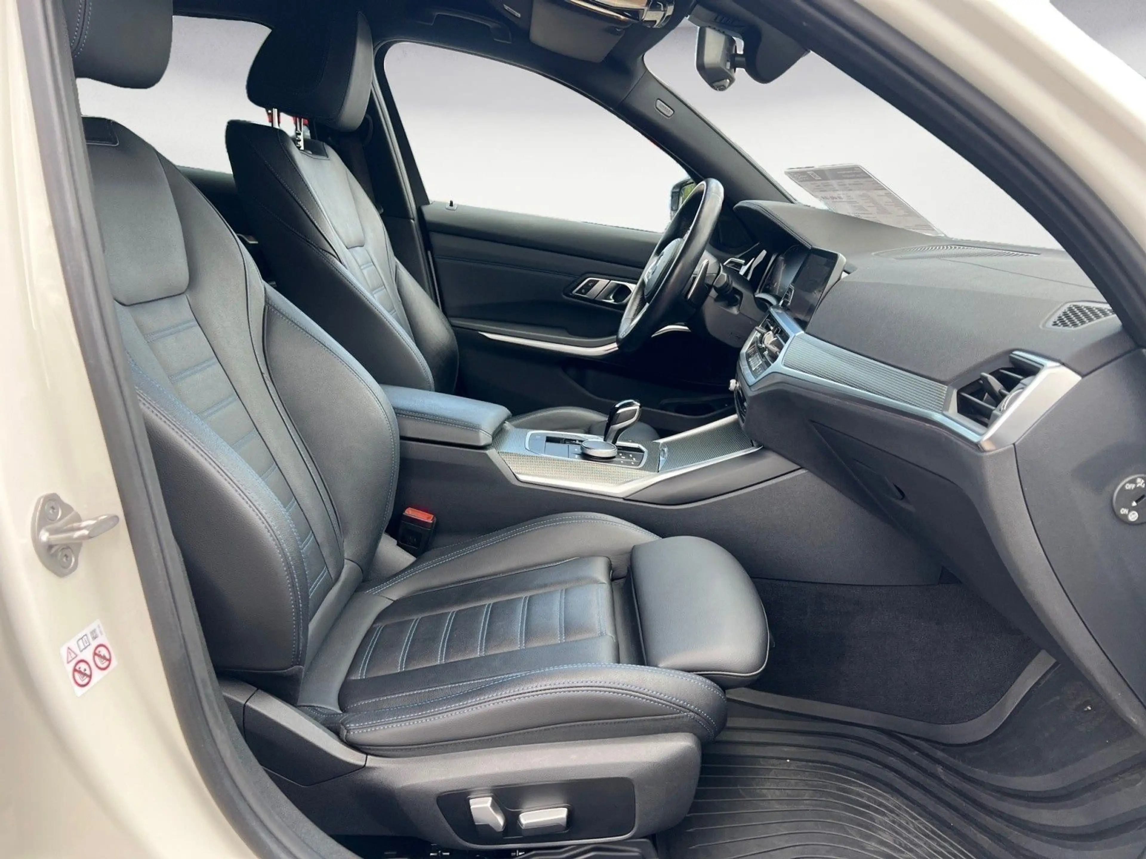 BMW 330 d xDrive Touring M Sport Auto. Aktive Geschw. — photo 15