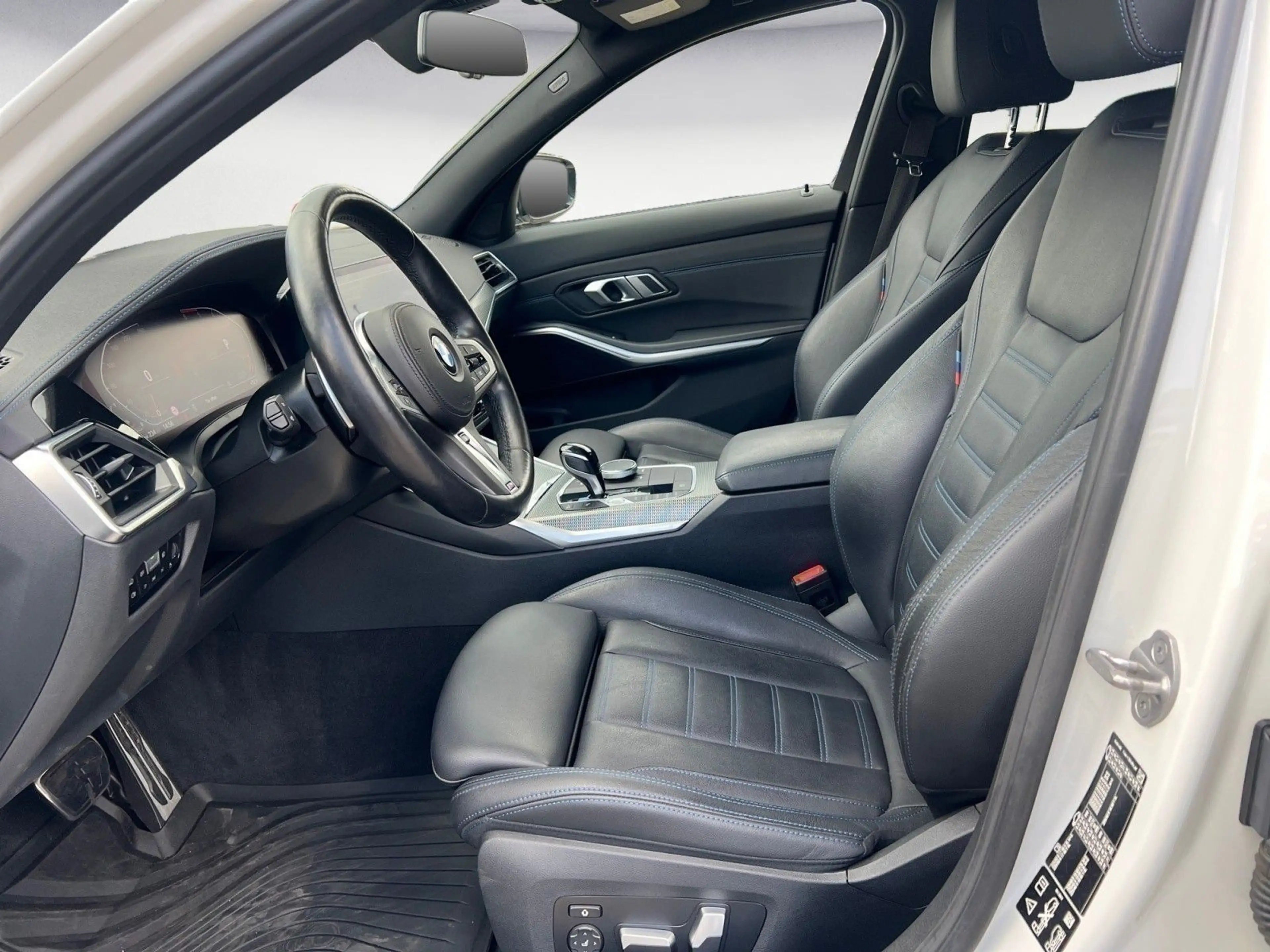 BMW 330 d xDrive Touring M Sport Auto. Aktive Geschw. — photo 12