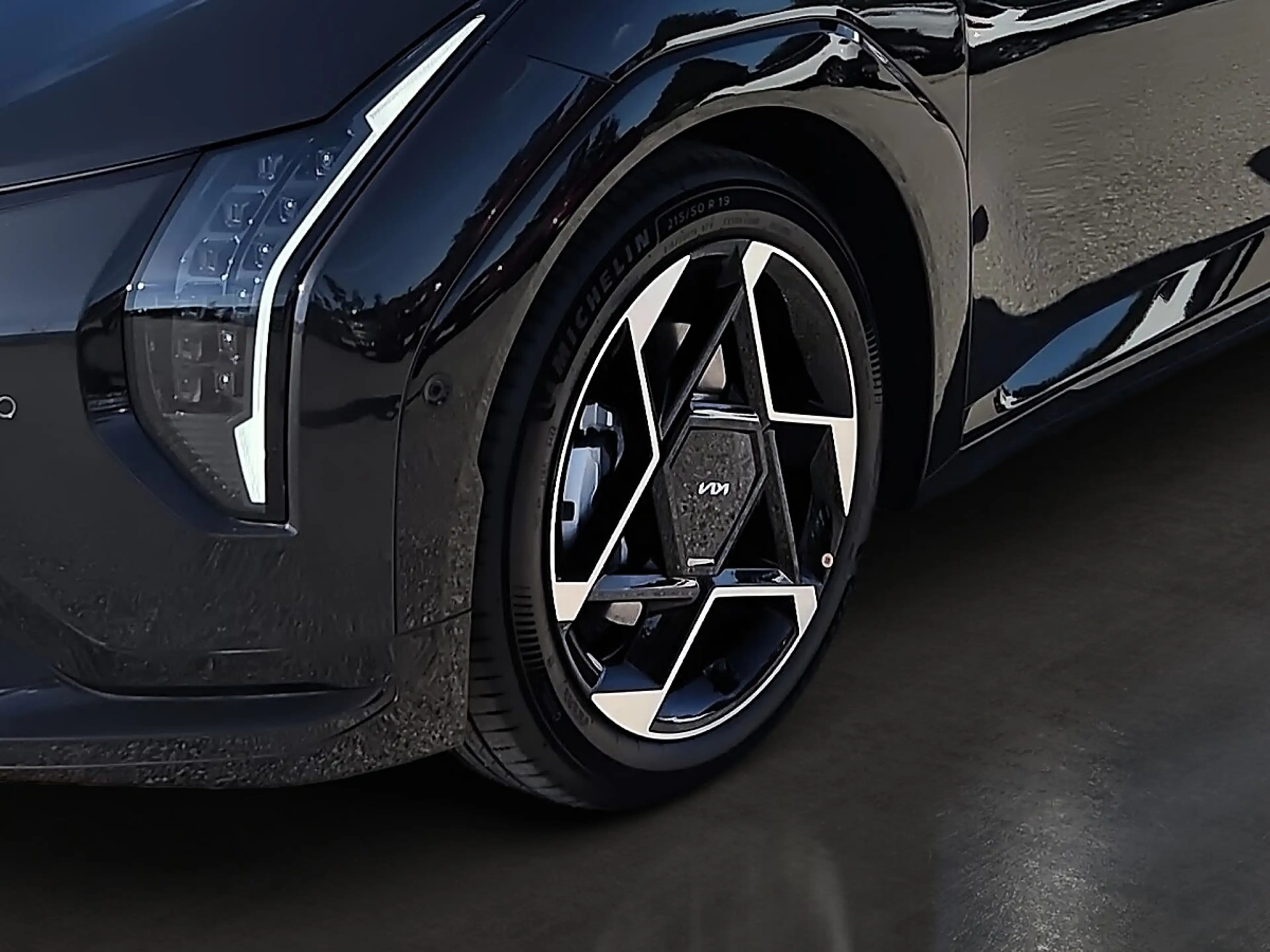 Kia EV4 HB FWD 81,4kWh GT-Line — photo 9