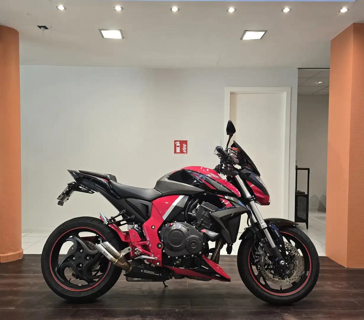 Honda CB 1000 R Rouge - 1