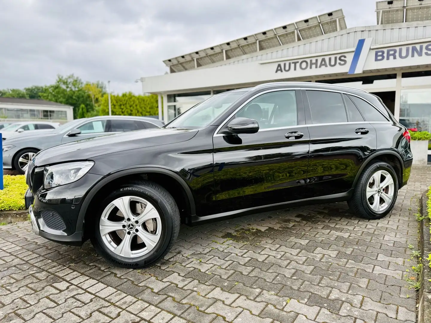 Mercedes-Benz GLC 220 d 4M, EXCLUSIV / AMG, Panod., AHK, LED, PTS, Navi, Noir - 2