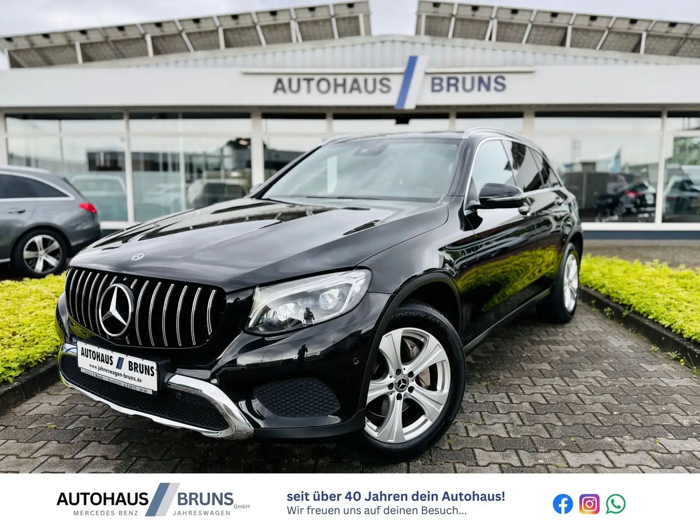 Mercedes-Benz GLC 220 d 4M, EXCLUSIV / AMG, Panod., AHK, LED, PTS, Navi, Noir - 1