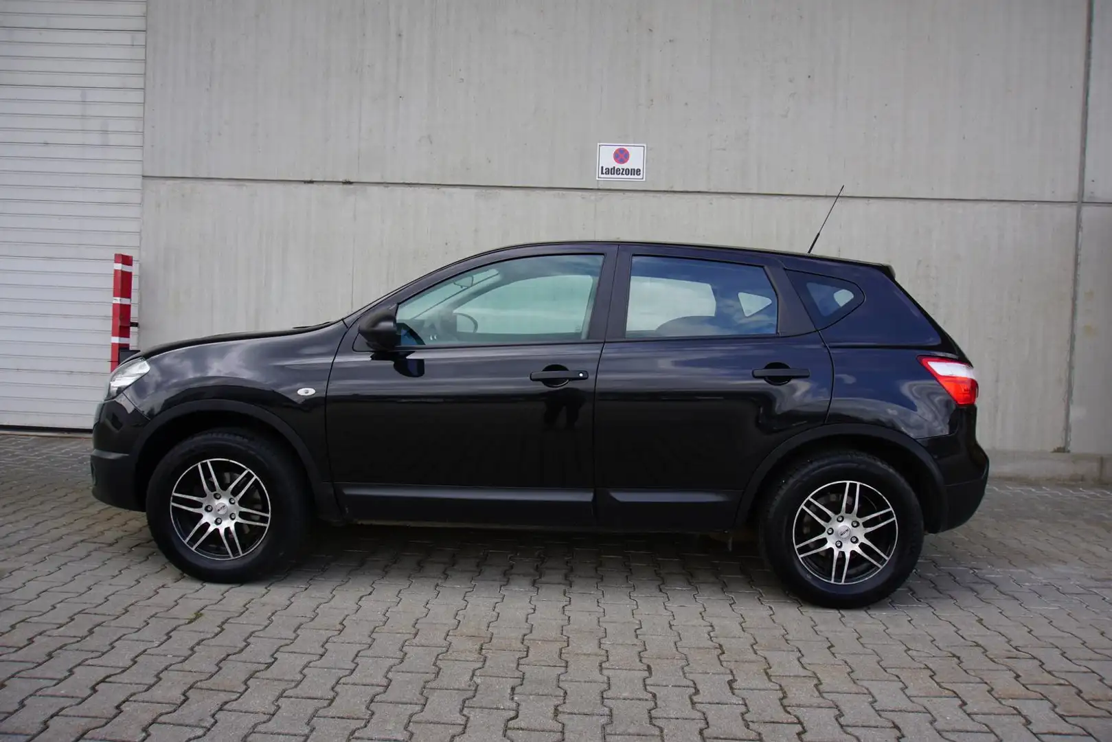 Nissan Qashqai 1.6 16V AHK Freisprech Tempomat 1.Hand Zwart - 2