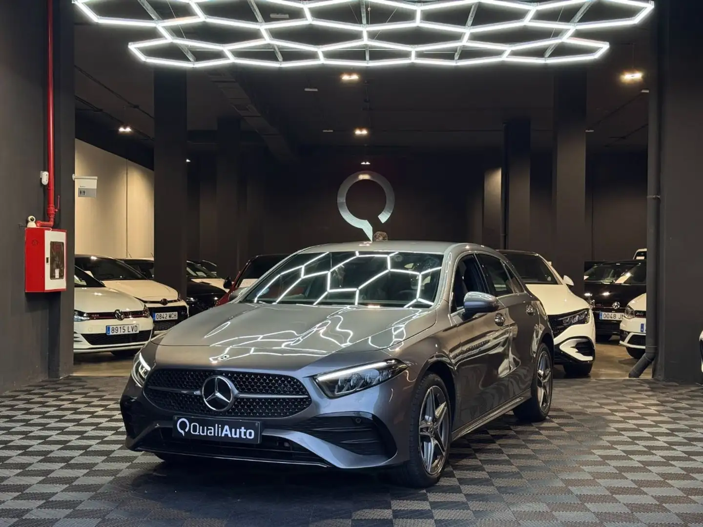 Mercedes-Benz A 250 e con tecnologia hibrida EQ Sedan Gris - 1