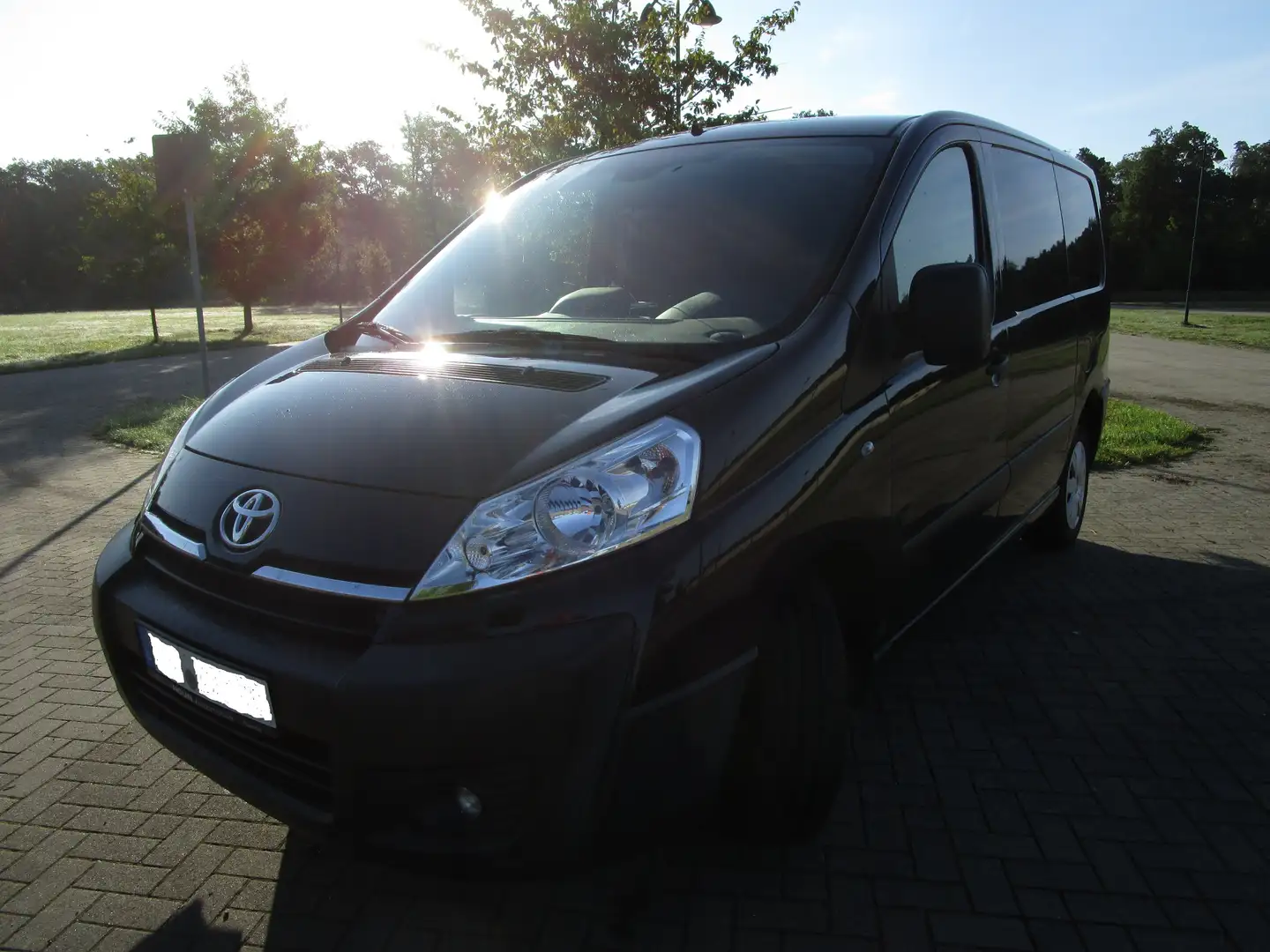 Toyota Proace Proace D-4D 2,0-l-D-4D L2H1 Fekete - 1